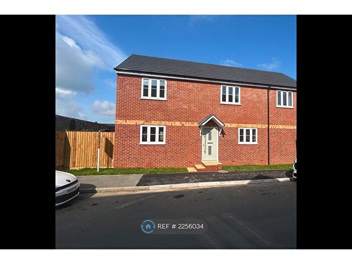 3 Bedroom Detached House To Rent In Sherpa Mews, Swindon, SN3