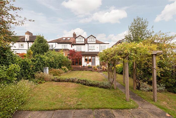 5 Bedroom Semi-Detached House For Sale In Townsend Avenue, London, N14