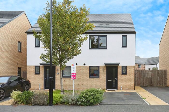 2 Bedroom Semi Detached House For Sale In Swan Road, Lakeside, Doncaster, DN4