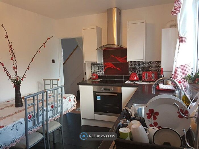 3 Bedroom Semi-Detached House To Rent In Richardson Road, Leeds, LS9