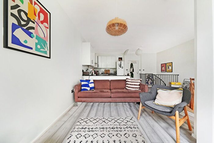 2 Bedroom Flat To Rent In Pioneer Centre, Frobisher Place, SE15