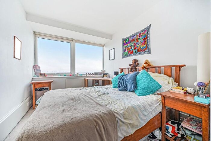 2 Bedroom Flat For Sale In George Beard Road, Deptford, London, SE8