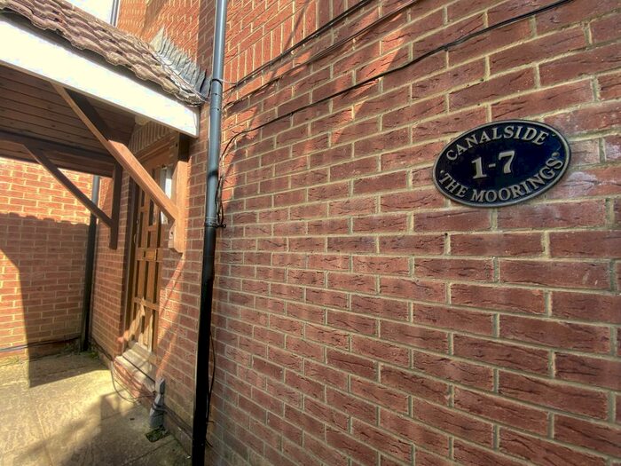 1 Bedroom Apartment To Rent In Town Centre, SN1