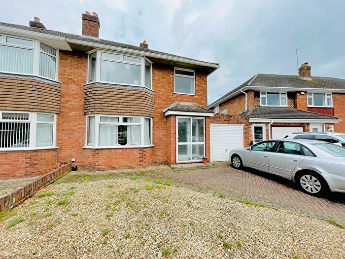 3 Bedroom Semi-Detached House To Rent In Crawley Avenue, Swindon, SN3