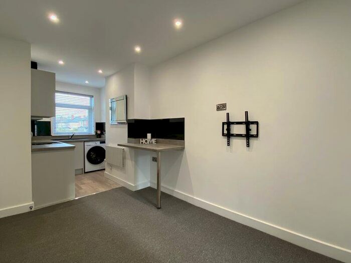 1 Bedroom Flat To Rent In Hartshill Road, Stoke-On-Trent, ST4