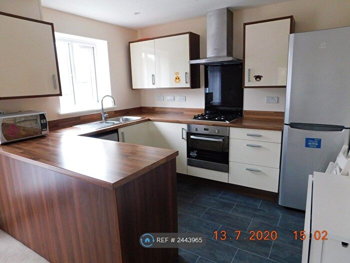 2 Bedroom Flat To Rent In Warden Street, Manchester, M40