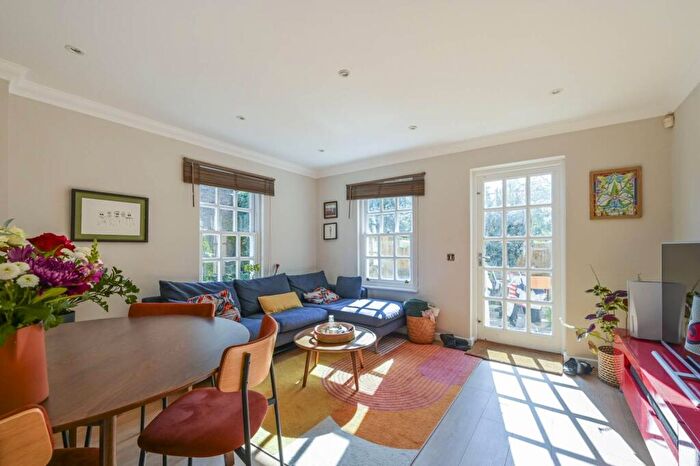 4 Bedroom End Of Terrace House For Sale In Cable Street, Shadwell, London, E1
