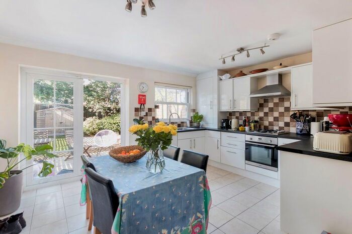 3 Bedroom Property To Rent In Ballantine Street, Wandsworth, London SW18