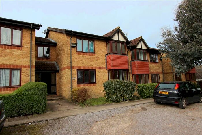 1 Bedroom Flat To Rent In College Road, Abbots Langley, Hertfordshire, WD5