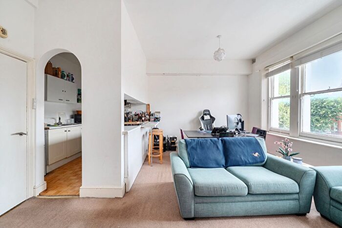 2 Bedroom Flat To Rent In Elgin Avenue, London, W9