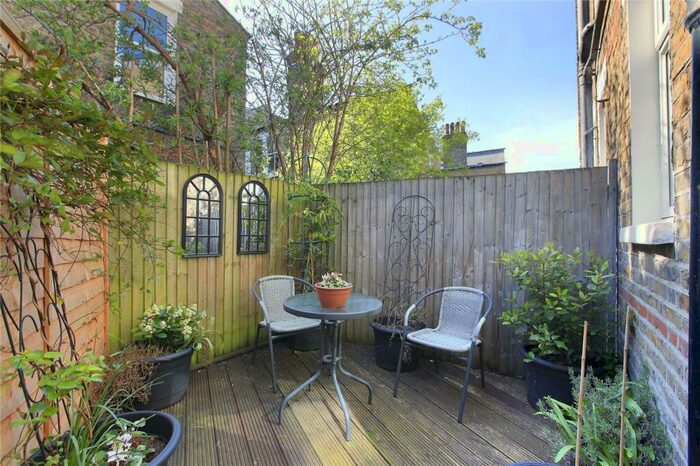 1 Bedroom Flat To Rent In Dagnan Road, Clapham South, London, SW12