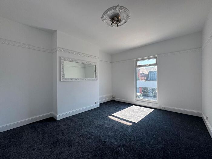 1 Bedroom Flat To Rent In Flat, Holderness Road, HU8