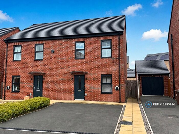 3 Bedroom Semi Detached House To Rent In Tulip Drive, Leeds, LS14