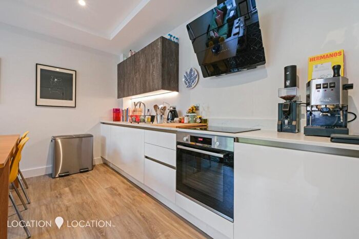 1 Bedroom Flat For Sale In Knightswood House, Rowe Lane, E9