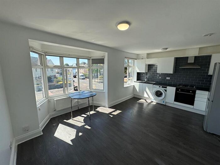 3 Bedroom Flat To Rent In Billet Road, Walthamstow, E17