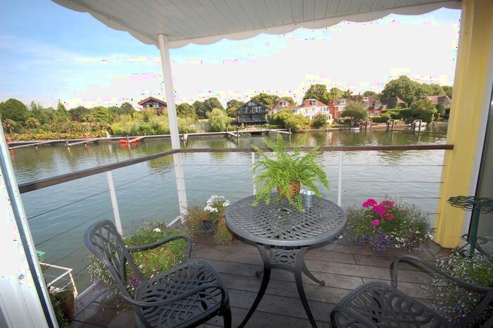 1 Bedroom Flat To Rent In Taggs Island, Hampton, TW12