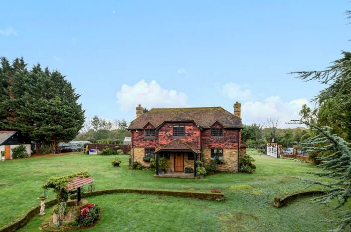 4 Bedroom Detached House For Sale In Waldens Road Orpington, BR5