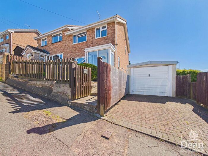 3 Bedroom Semi-Detached House For Sale In Hudson Lane, Cinderford, GL14