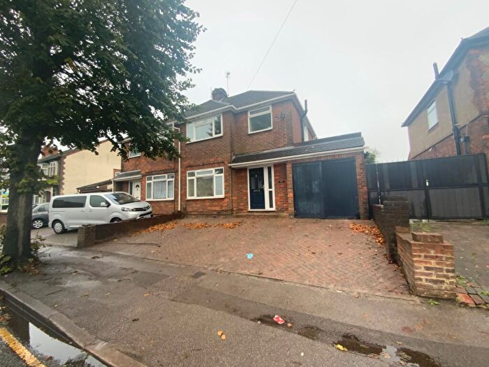 3 Bedroom Semi-Detached House To Rent In Hitchin Road, Luton, Bedfordshire, LU2