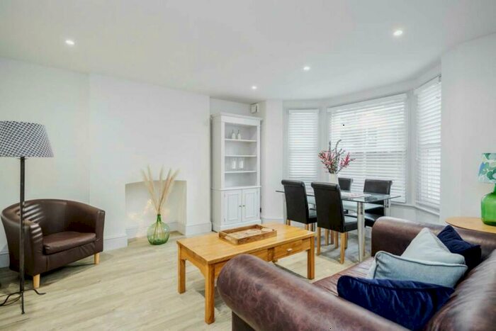 1 Bedroom Flat To Rent In Fernlea Road, Balham, SW12