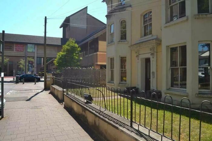 2 Bedroom Flat To Rent In The Parade, Roath, Cardiff, CF24
