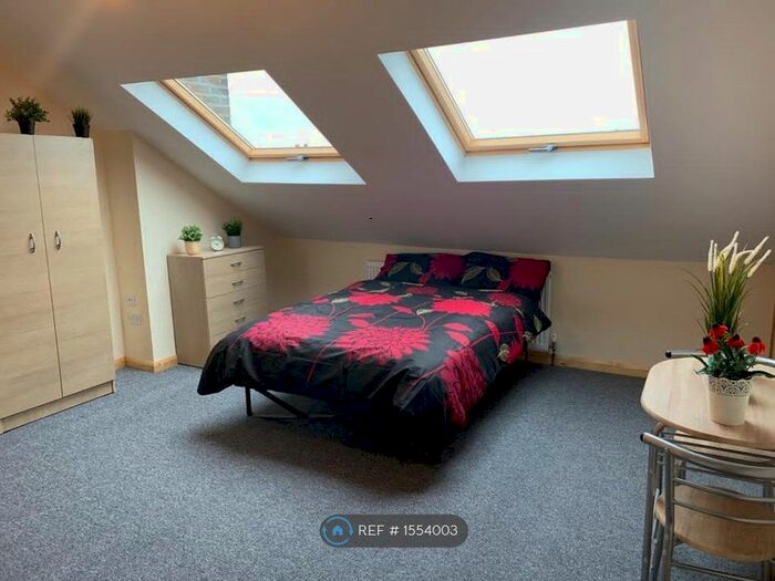 Studio To Rent In St. Pauls Road, London, N17