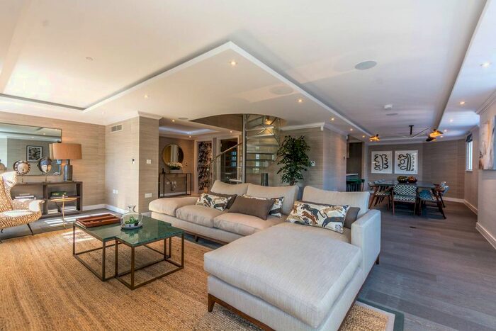 3 Bedroom Flat To Rent In New Cavendish Street, Fitzrovia, London, W1W