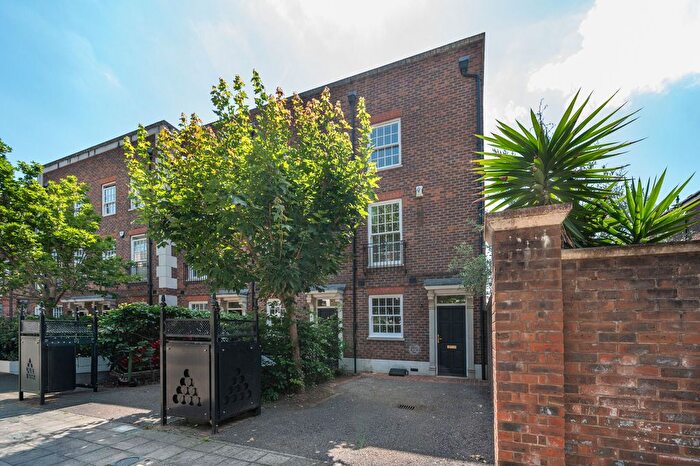 3 Bedroom End Of Terrace House For Sale In Cadogan Road, Woolwich Riverside, London, SE18