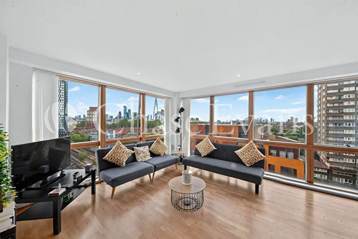2 Bedroom Property To Rent In Metro Central Heights, Newington Causeway, Elephant Amp; Castle, London, SE1