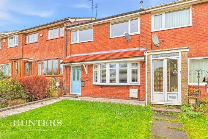 3 Bedroom Town House For Sale In Knott Lanes, Bardsley, Oldham, OL8