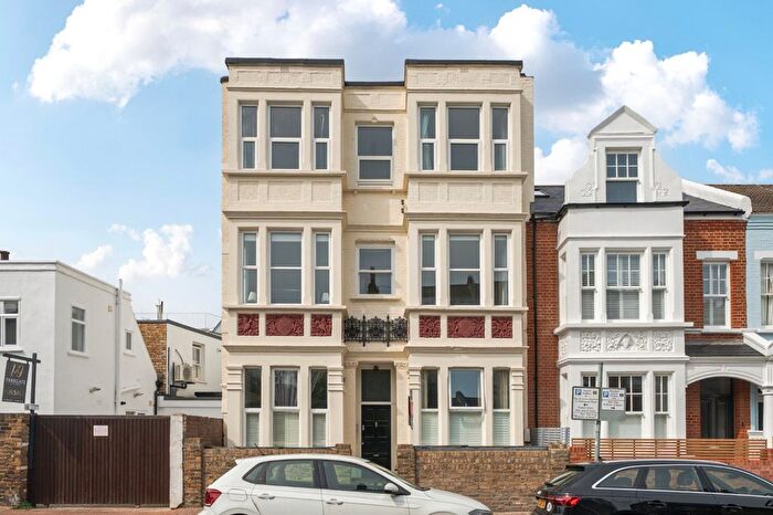 2 Bedroom Flat For Sale In Chelverton Road, Putney, London, SW15