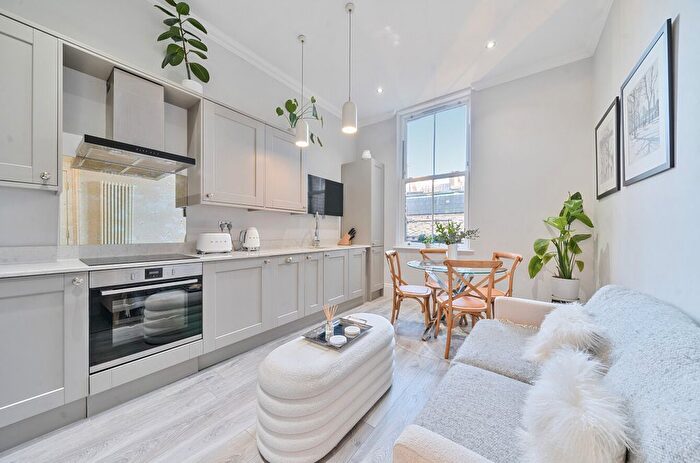 2 Bedroom Flat For Sale In Finborough Road, London, SW10