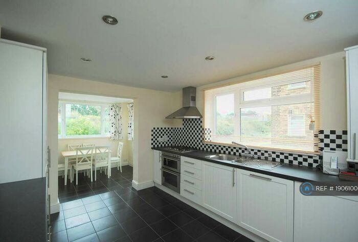 3 Bedroom Maisonette To Rent In Byrne Road, London, SW12