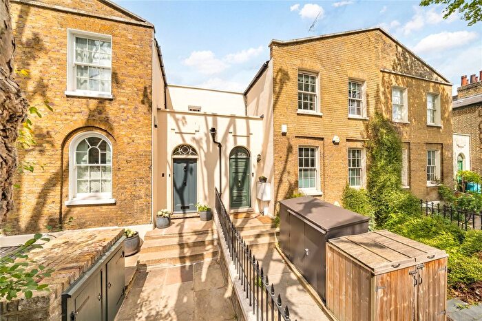 2 Bedroom Flat For Sale In Hackney Road, London, E2