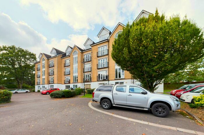 2 Bedroom Apartment To Rent In Beverley Mews, Three Bridges, Crawley, West Sussex, RH10
