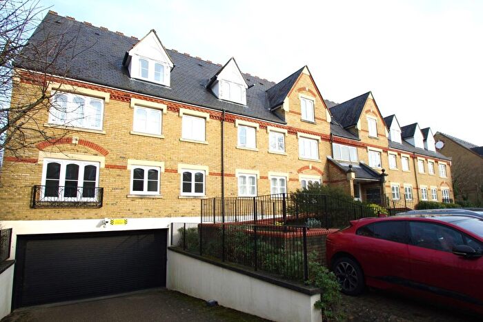 1 Bedroom Flat To Rent In Wellington House, Exeter Close, Watford, WD24