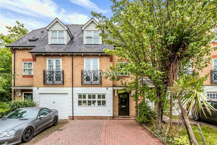 5 Bedroom Terraced House To Rent In Carlisle Place, London, N11