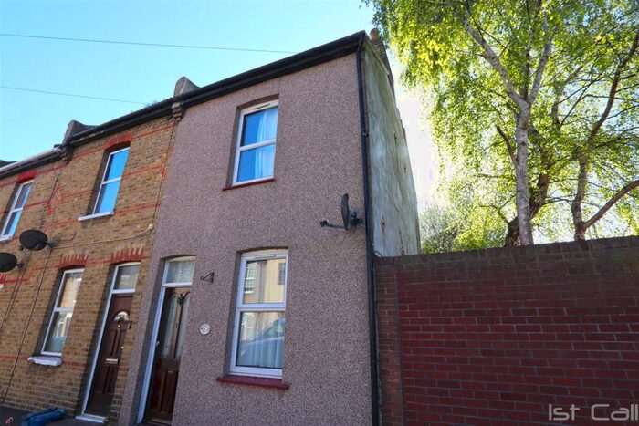 2 Bedroom Property To Rent In Brighton Avenue, Southend-On-Sea, SS1