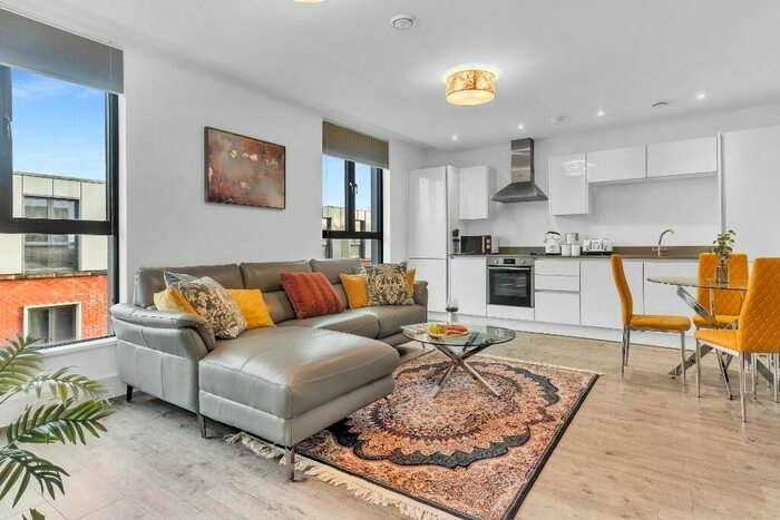 2 Bedroom Flat To Rent In Clifton Terrace, Finsbury Park, London, N4