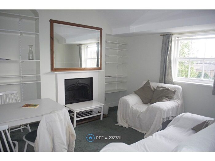 2 Bedroom Flat To Rent In Albert Square, London, SW8