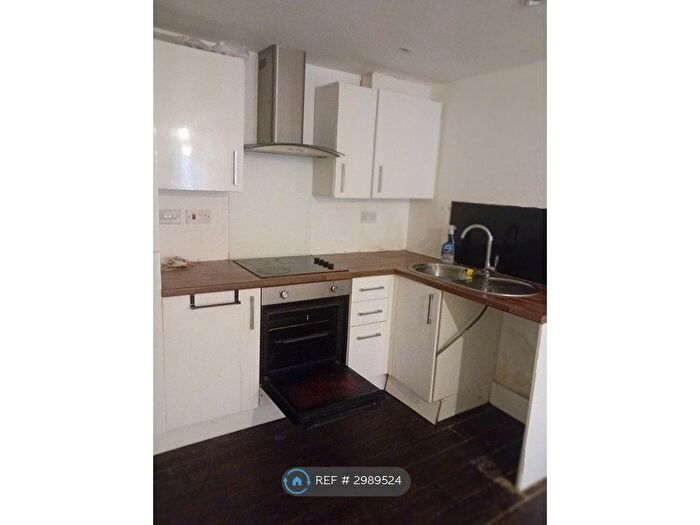 1 Bedroom Flat To Rent In Luton Road, Chatham, ME4
