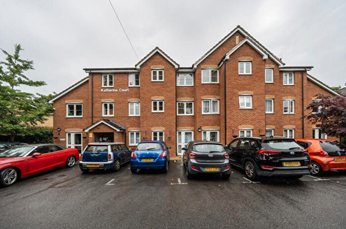 1 Bedroom Apartment For Sale In Upper Gordon Road, Camberley, Surrey, GU15