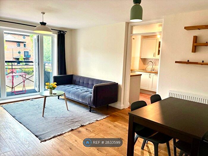 2 Bedroom Flat To Rent In Sunningdale Close, London, SE16