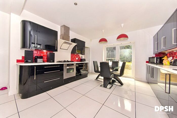 3 Bedroom Detached Bungalow For Sale In Butt Lane, Leeds, LS12