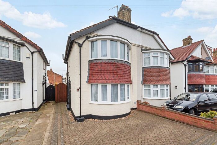 2 Bedroom Semi Detached House For Sale In Lyme Road, Welling, DA16