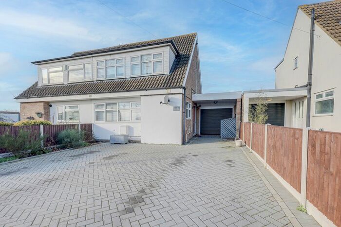 3 Bedroom Semi-Detached House To Rent In Harrison Gardens, Hockley, SS5