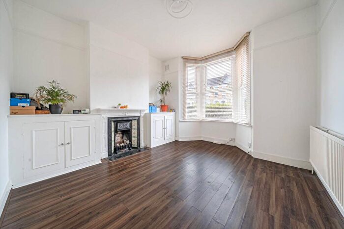 2 Bedroom Flat To Rent In Farley Road, Catford, London, SE6