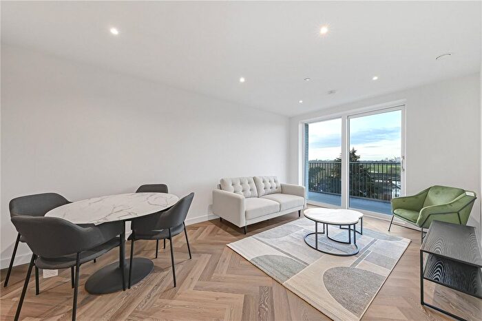 2 Bedroom Flat To Rent In Bower House, Hendon, NW9