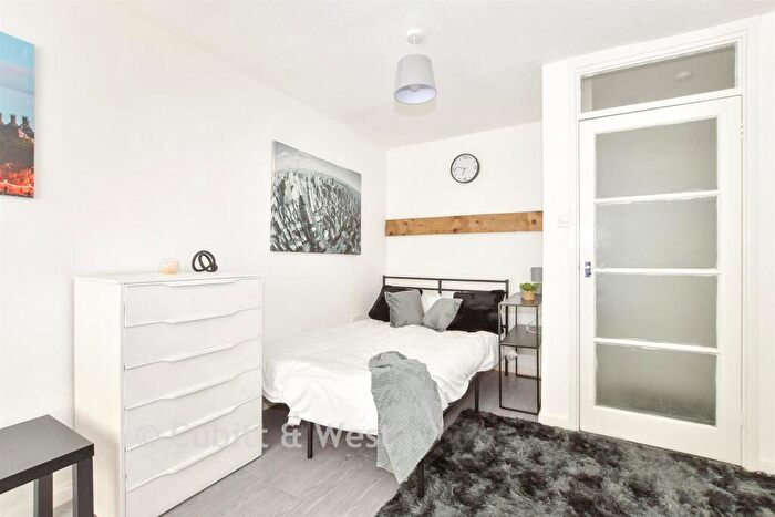 Studio For Sale In Bell Street, Reigate, Surrey, RH2