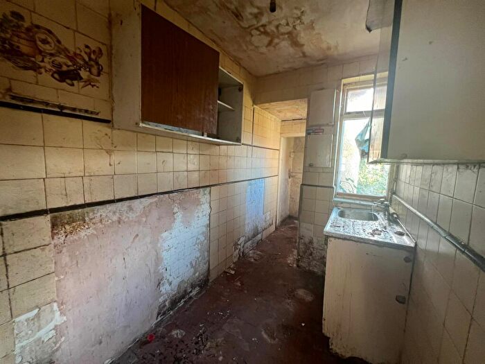 3 Bedroom End Of Terrace House For Sale In Sullivan Road, Courthouse Green, Coventry, West Midlands, CV6